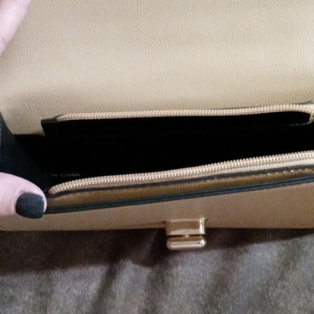 Purse - Picture 3 of 3